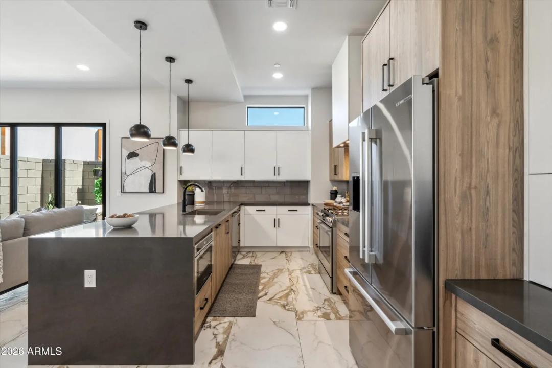 Real Estate Picture 4