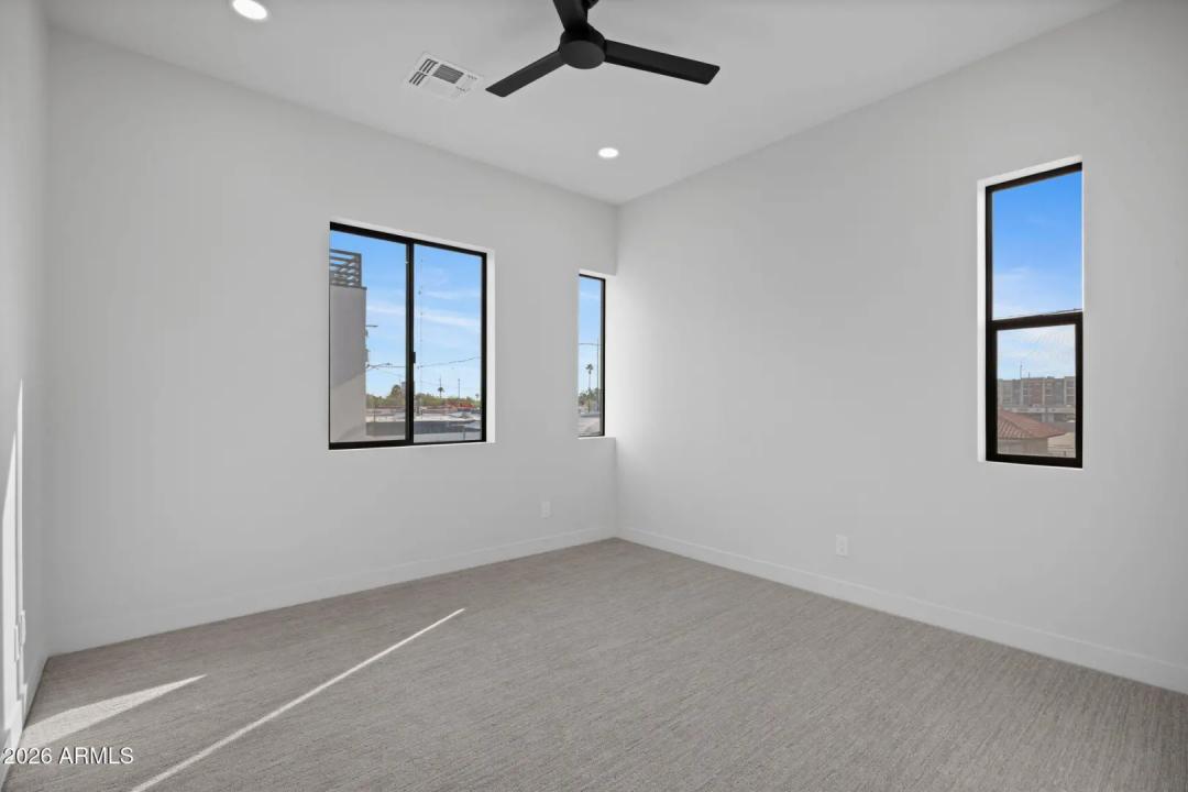 Real Estate Picture 16