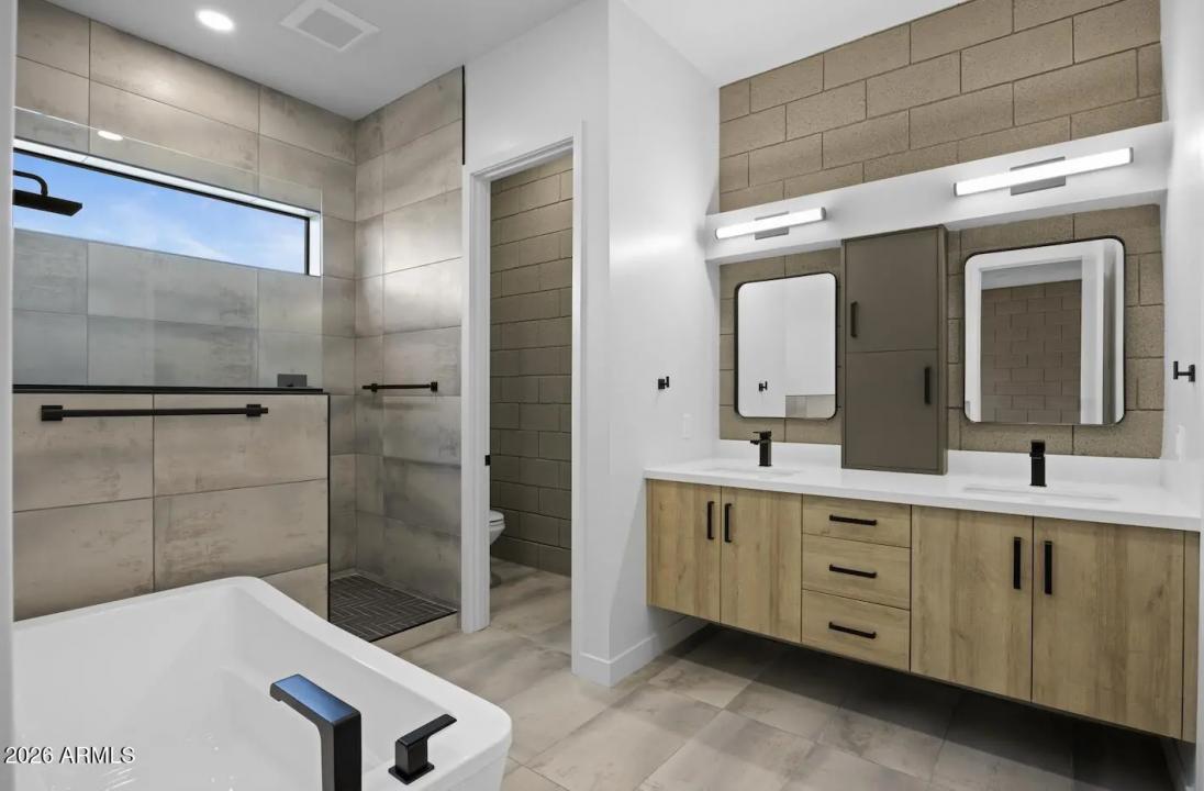 Real Estate Picture 14