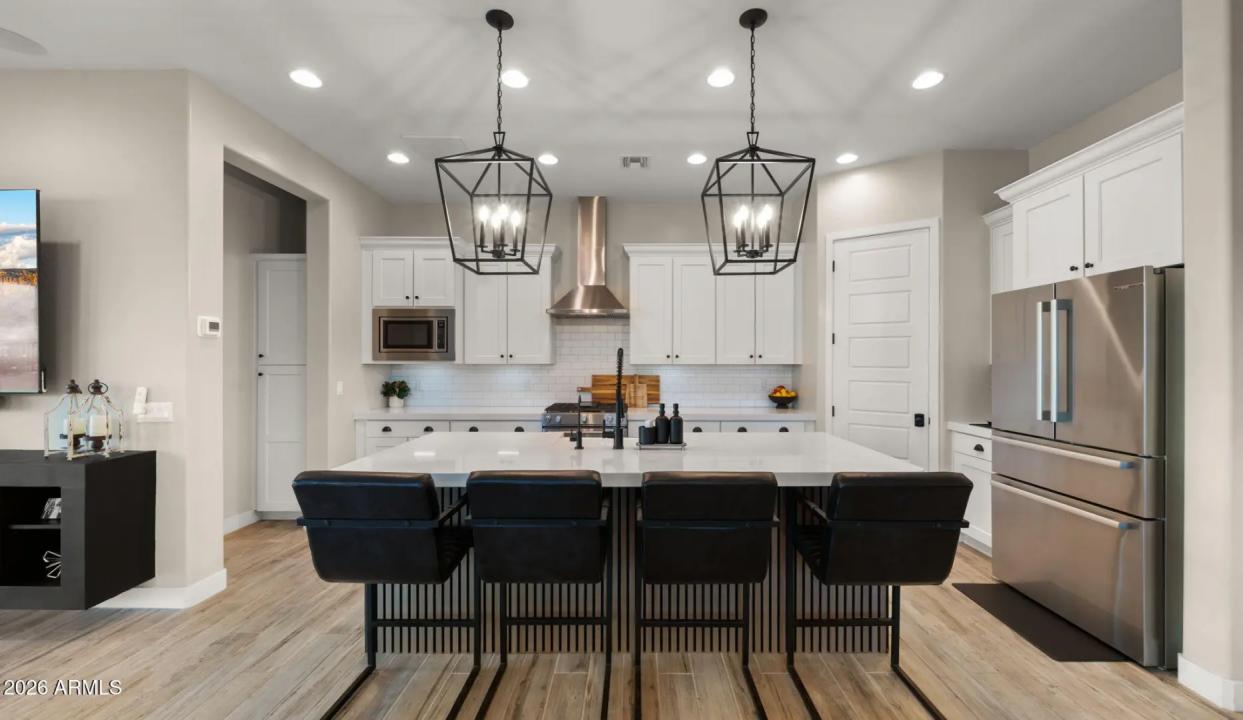 Real Estate Picture 12