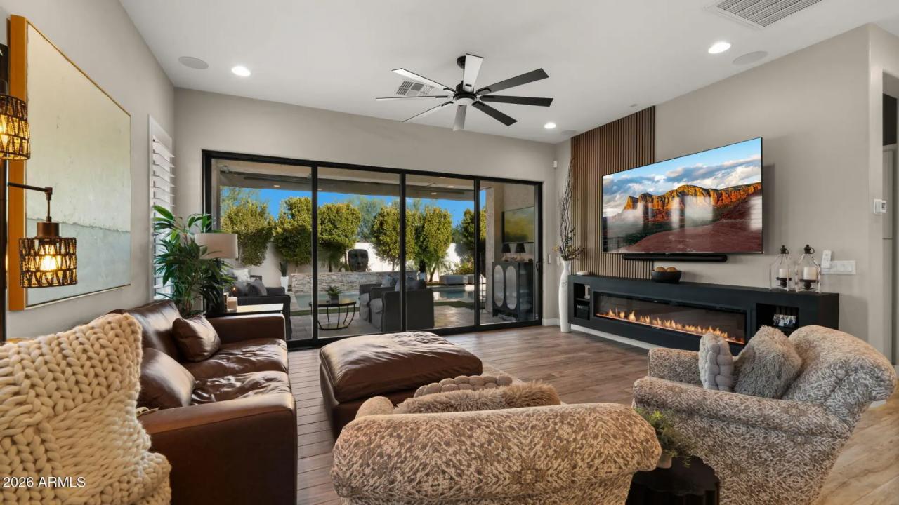 Real Estate Picture 18