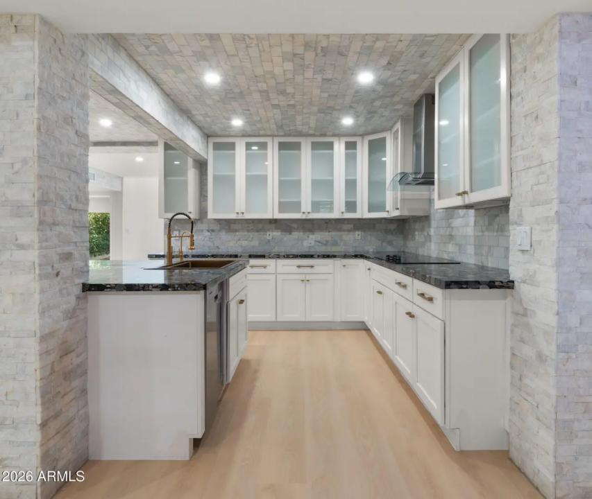 Real Estate Picture 4