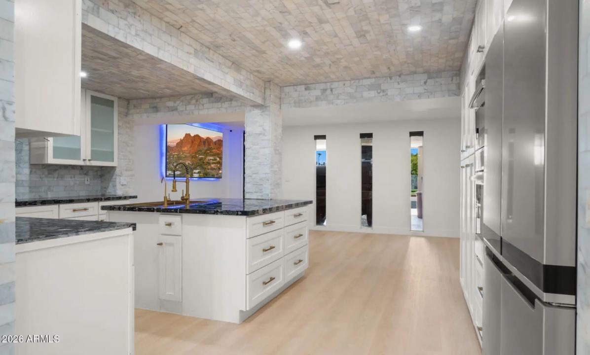 Real Estate Picture 7