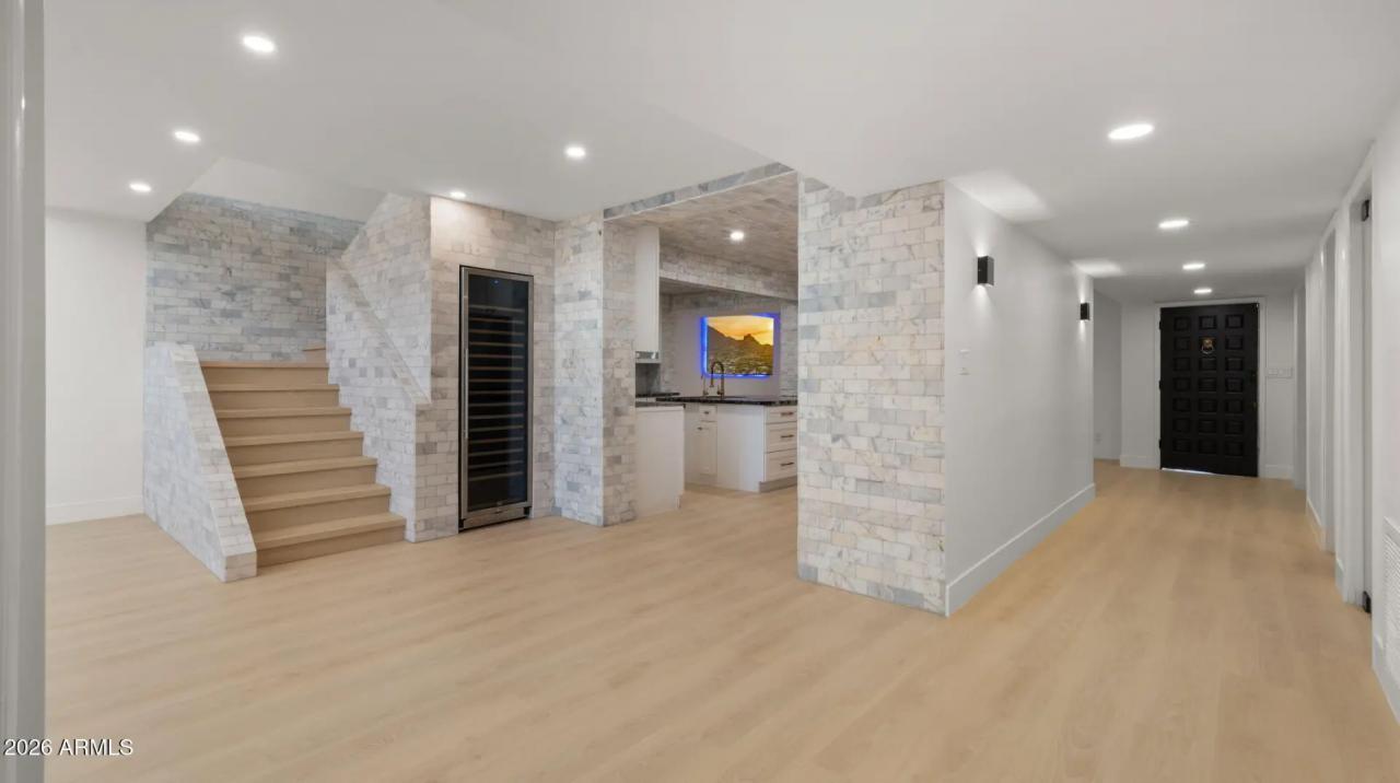 Real Estate Picture 8