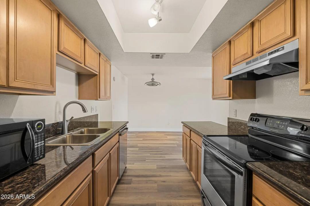 Real Estate Picture 14