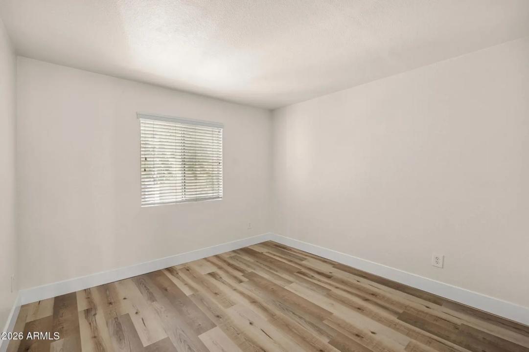 Real Estate Picture 16