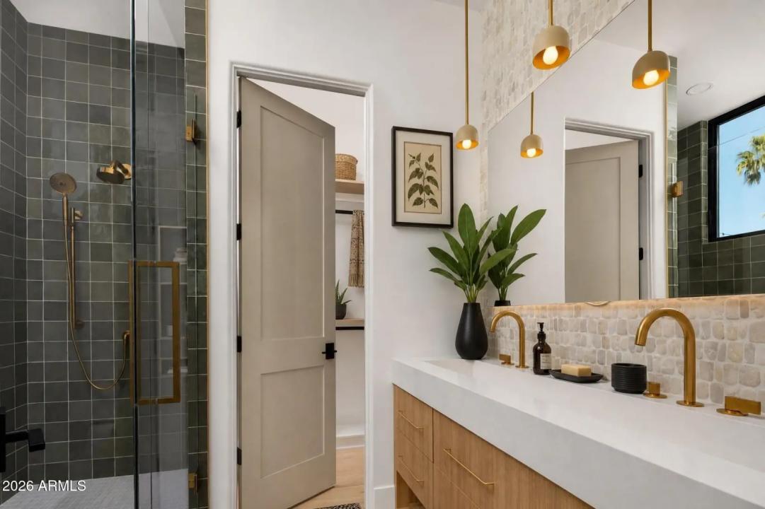 Real Estate Picture 26