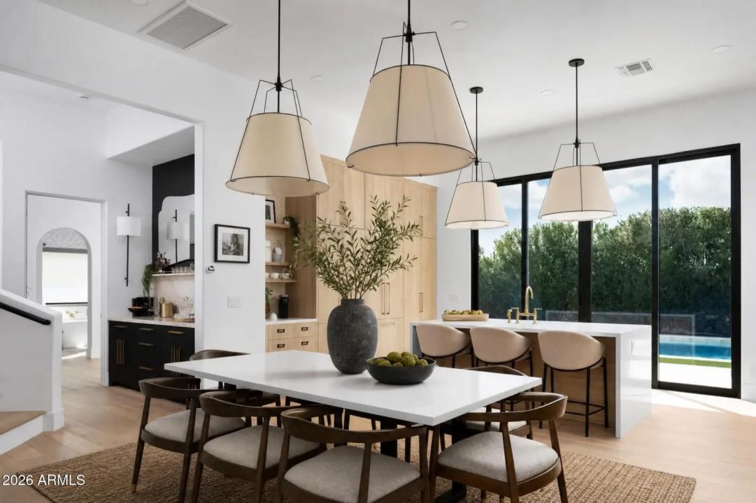 Real Estate Picture 4