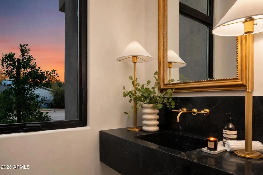 Real Estate Picture 11