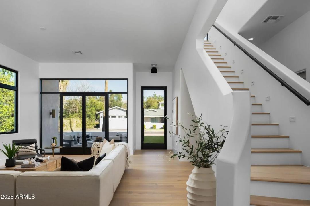 Real Estate Picture 7