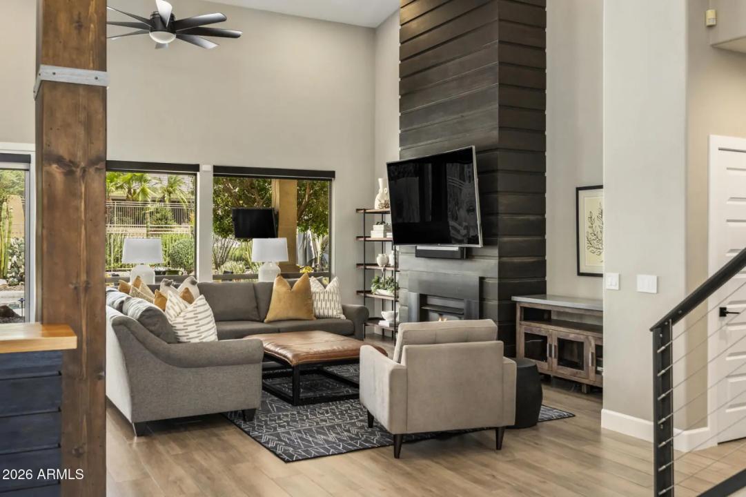 Real Estate Picture 3
