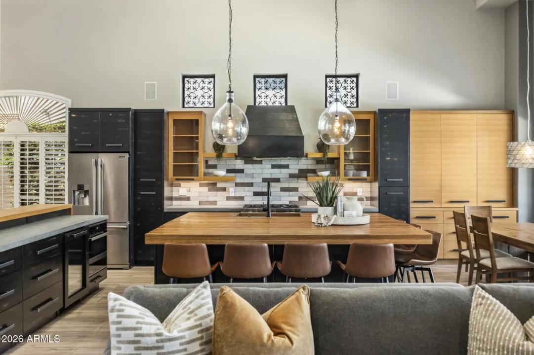 Real Estate Picture 4