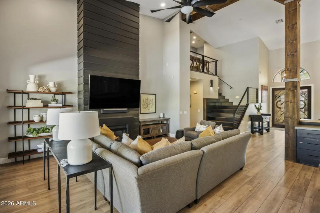 Real Estate Picture 9