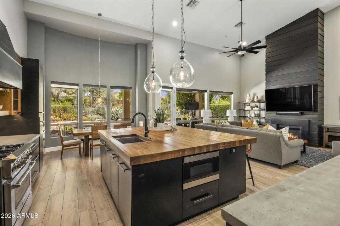 Real Estate Picture 11