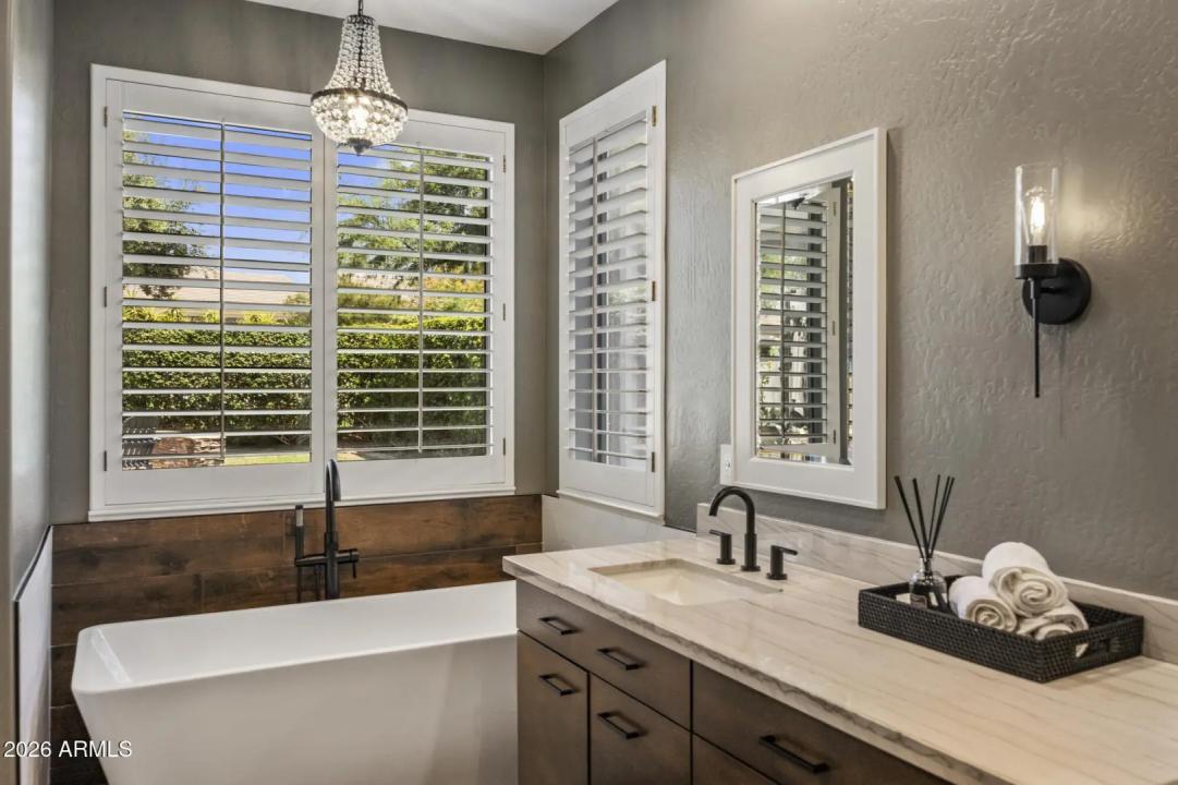 Real Estate Picture 15