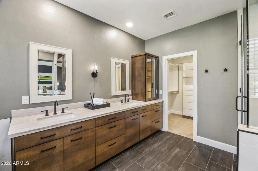 Real Estate Picture 16