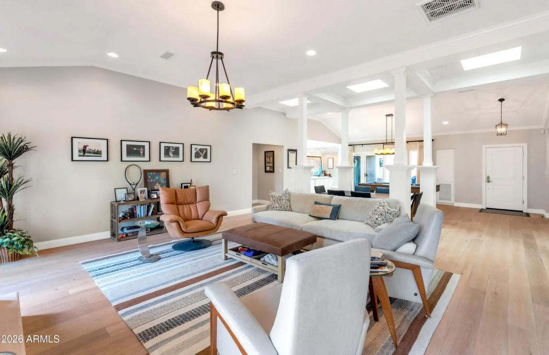 Real Estate Picture 4