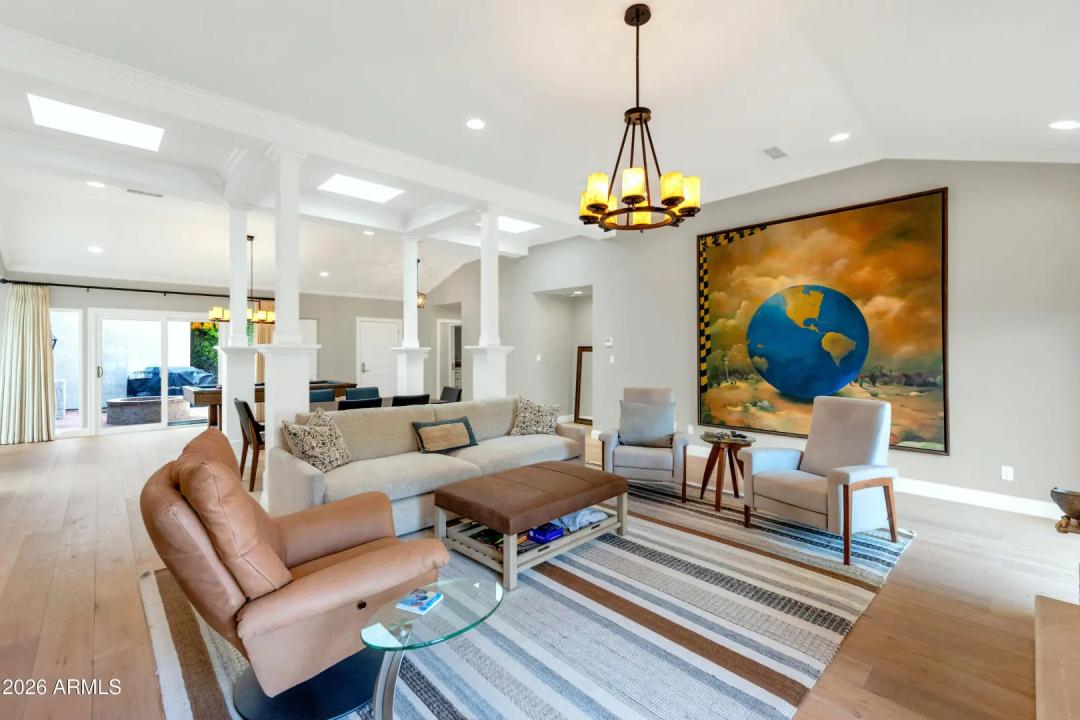Real Estate Picture 6