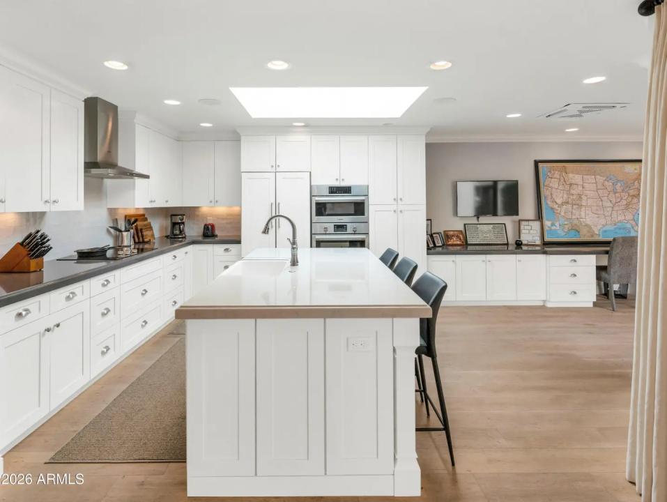 Real Estate Picture 12