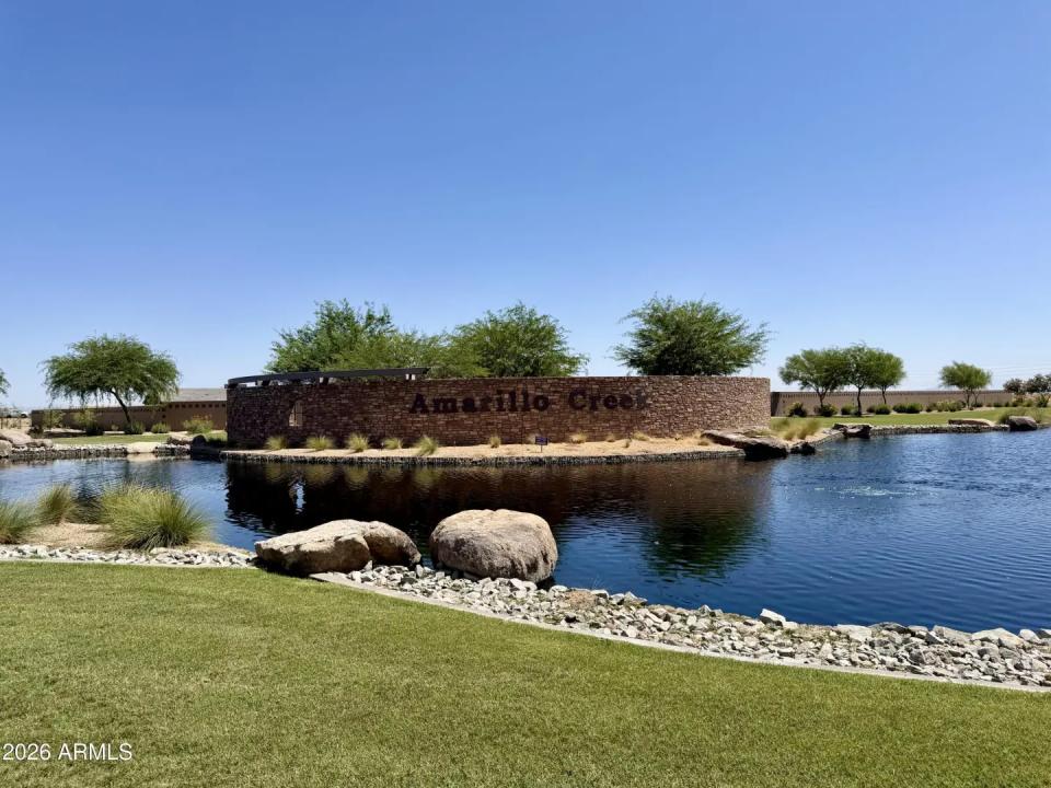 Real Estate Picture 4