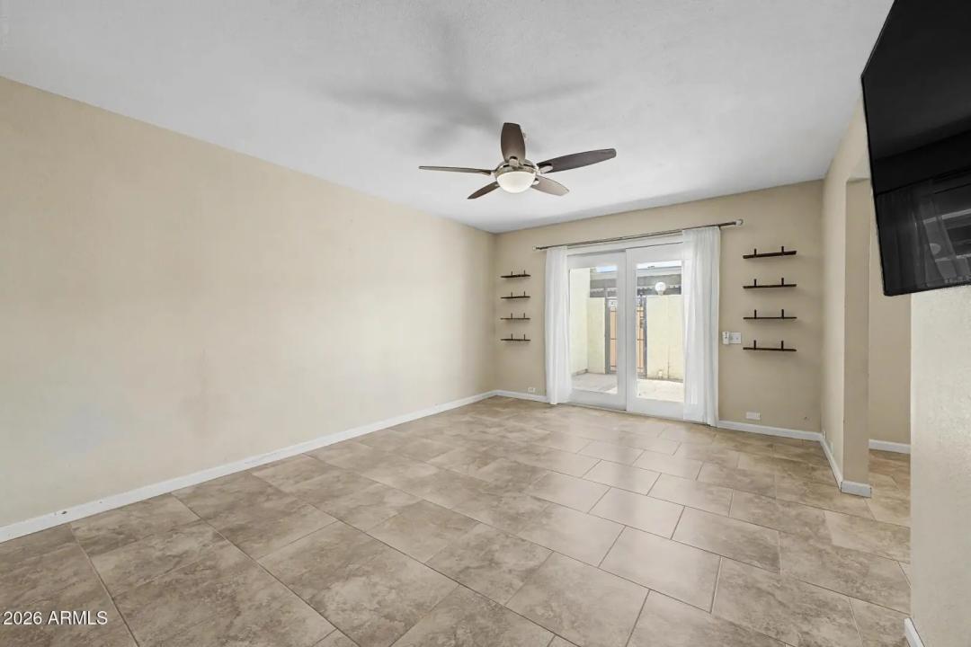 Real Estate Picture 4