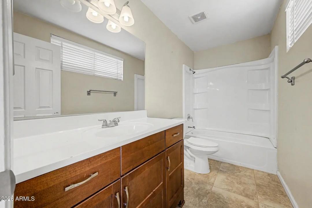 Real Estate Picture 12