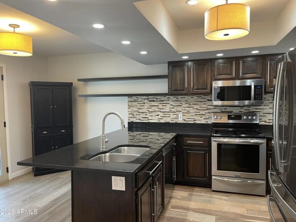 Real Estate Picture 3