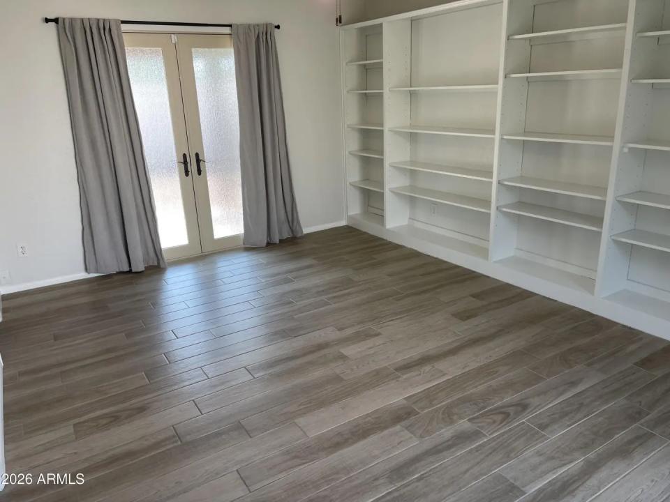 Real Estate Picture 6