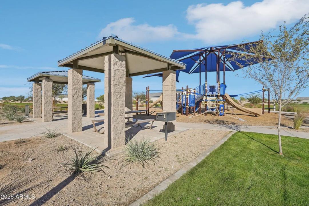 Real Estate Picture 10