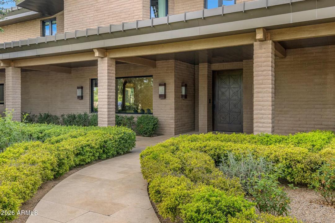 Real Estate Picture 4