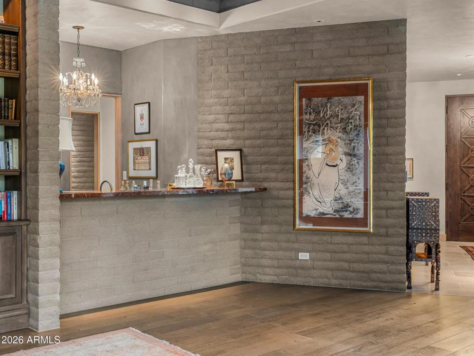 Real Estate Picture 8