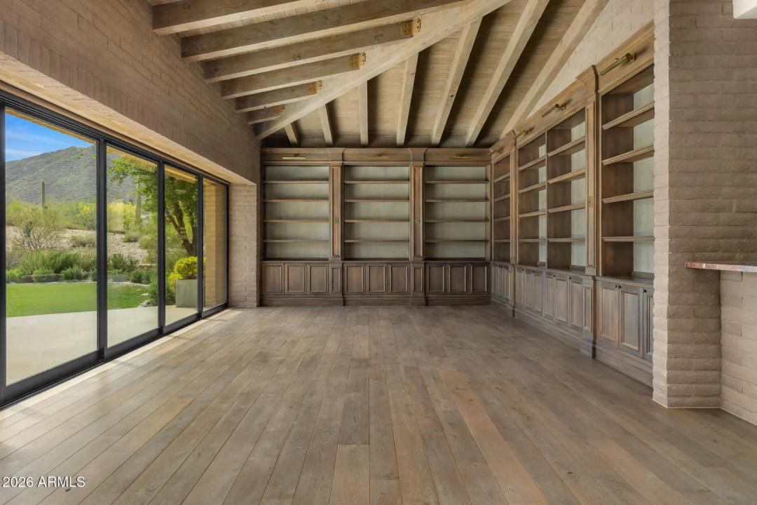 Real Estate Picture 10