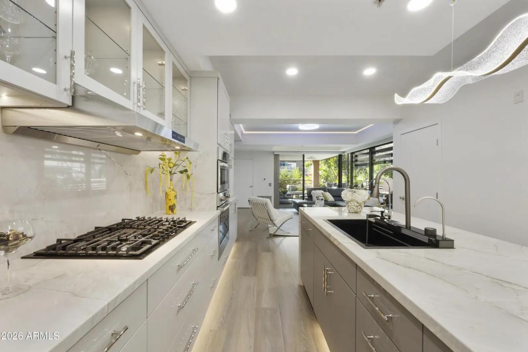 Real Estate Picture 8