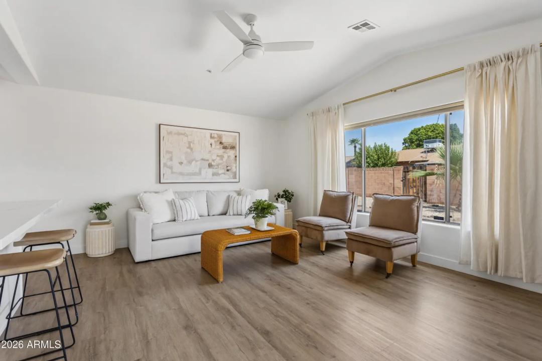 Real Estate Picture 3