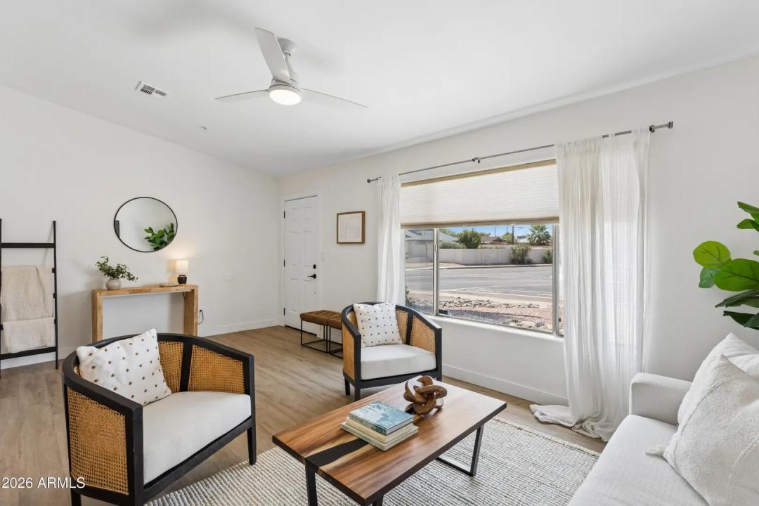 Real Estate Picture 4