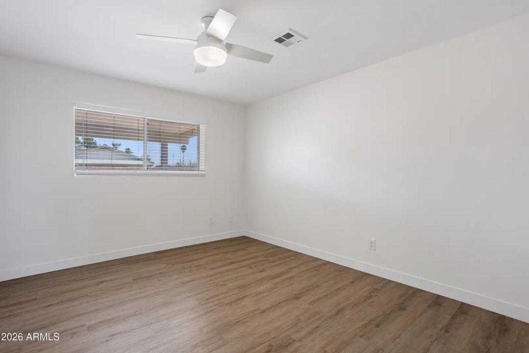 Real Estate Picture 23