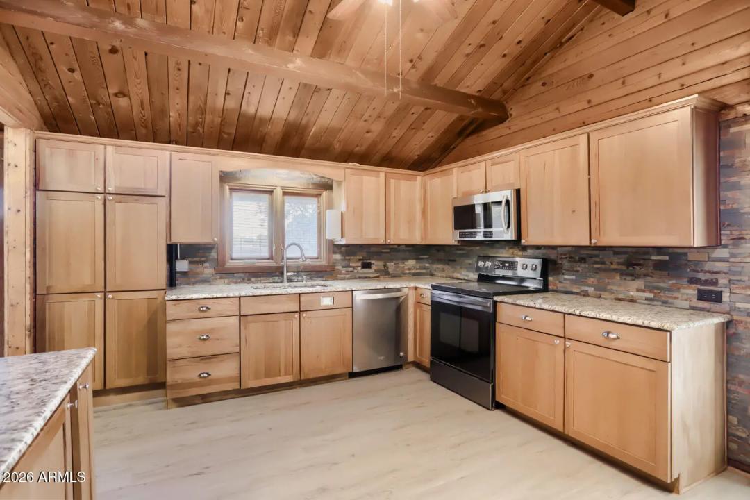 Real Estate Picture 8