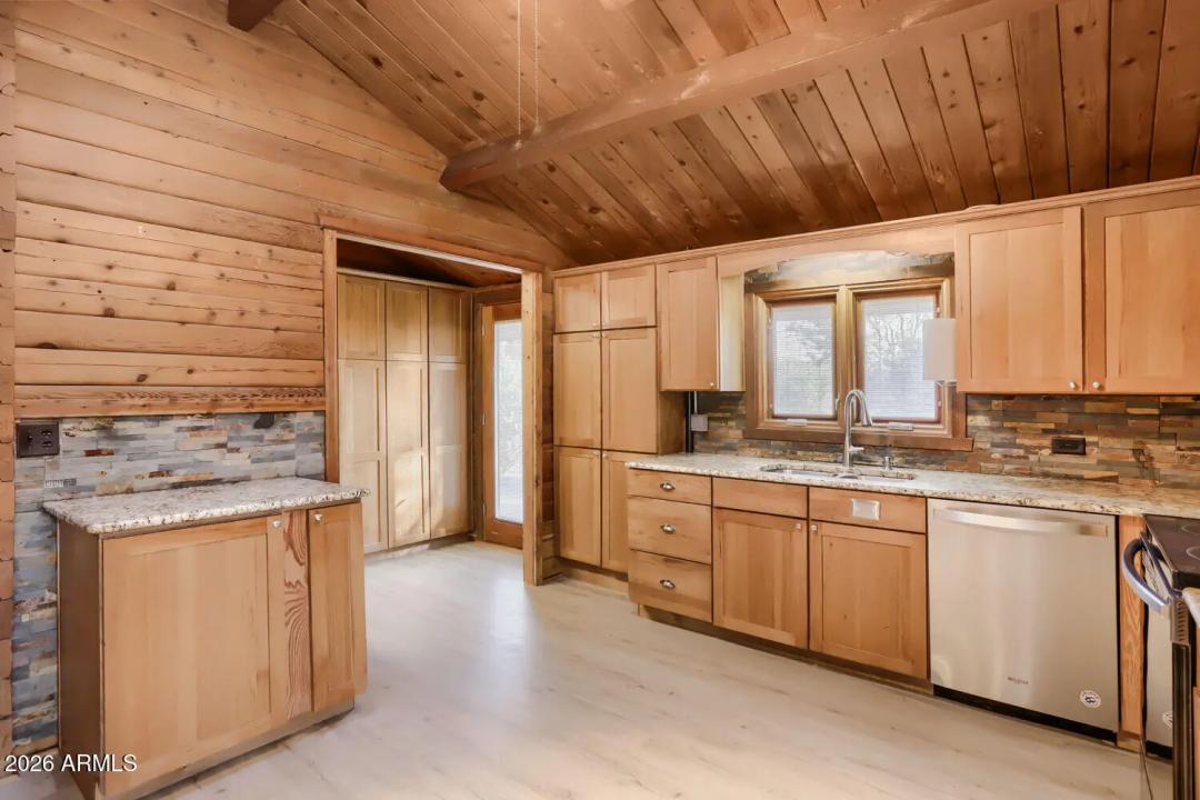 Real Estate Picture 9