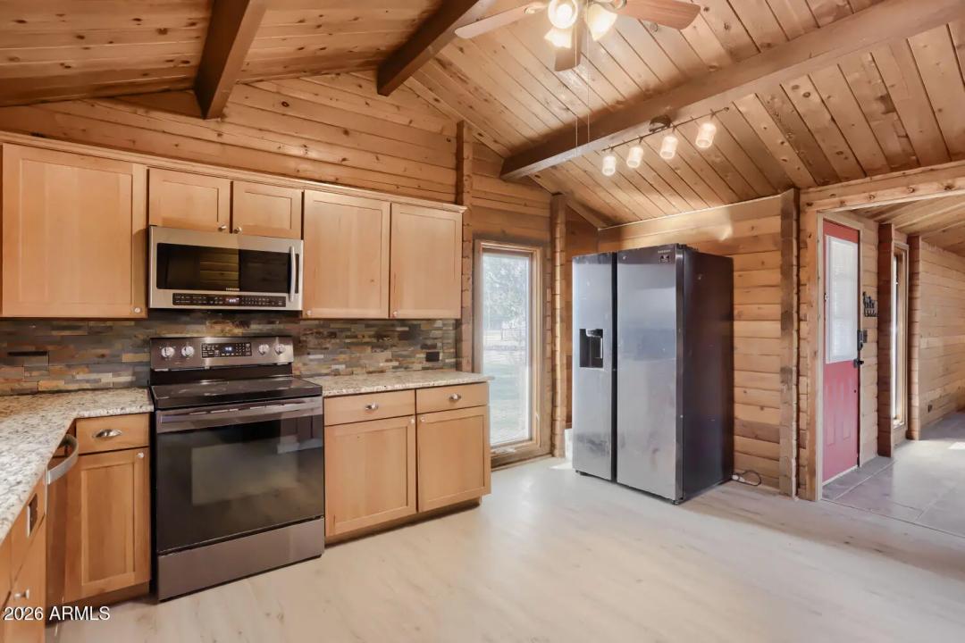 Real Estate Picture 10