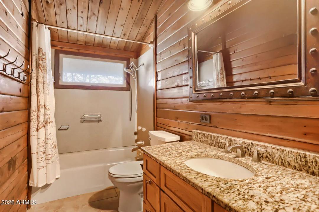 Real Estate Picture 16