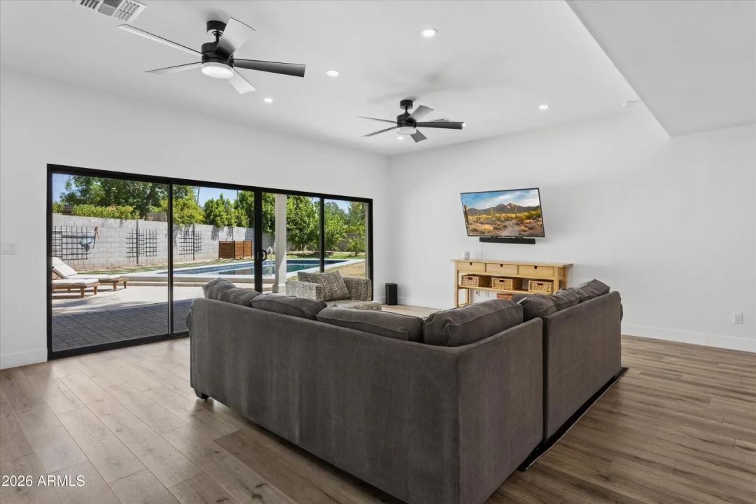 Real Estate Picture 9