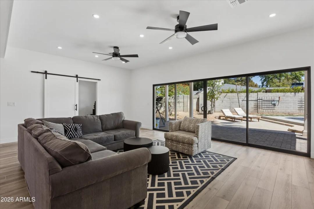 Real Estate Picture 11