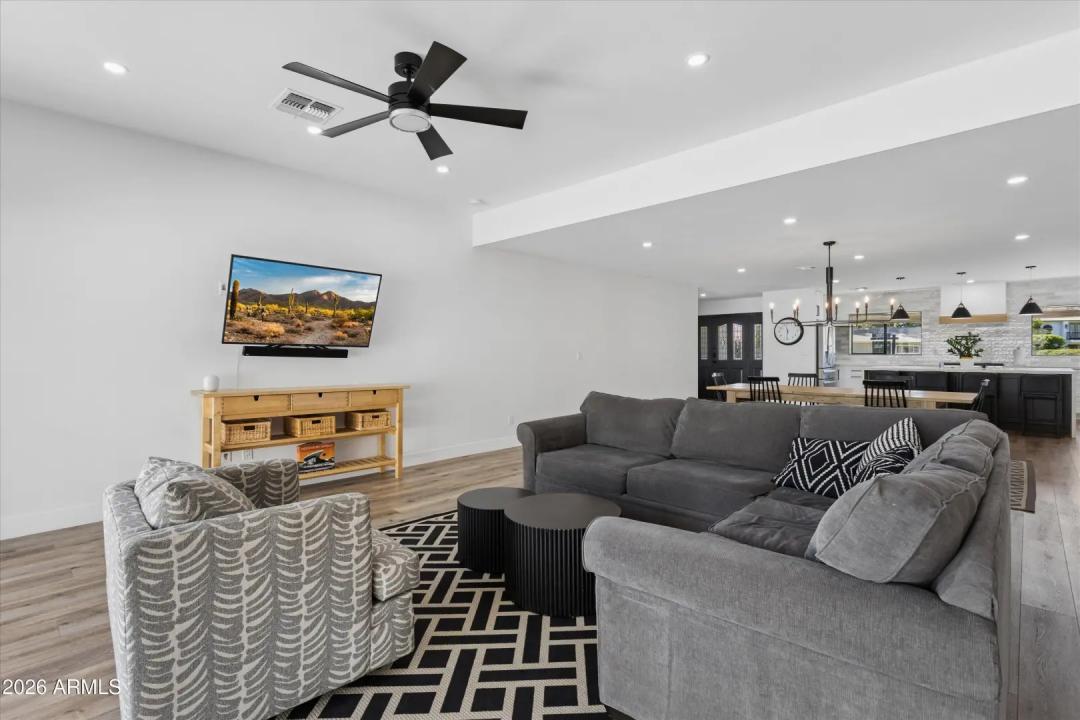 Real Estate Picture 12