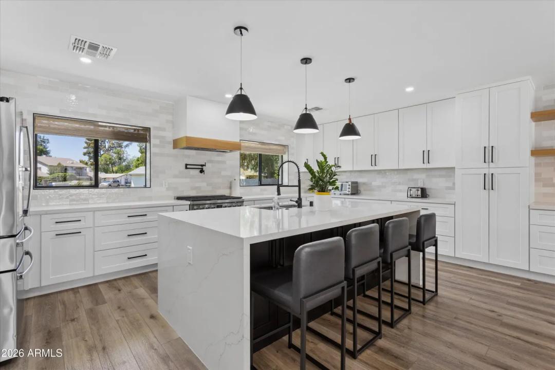 Real Estate Picture 16