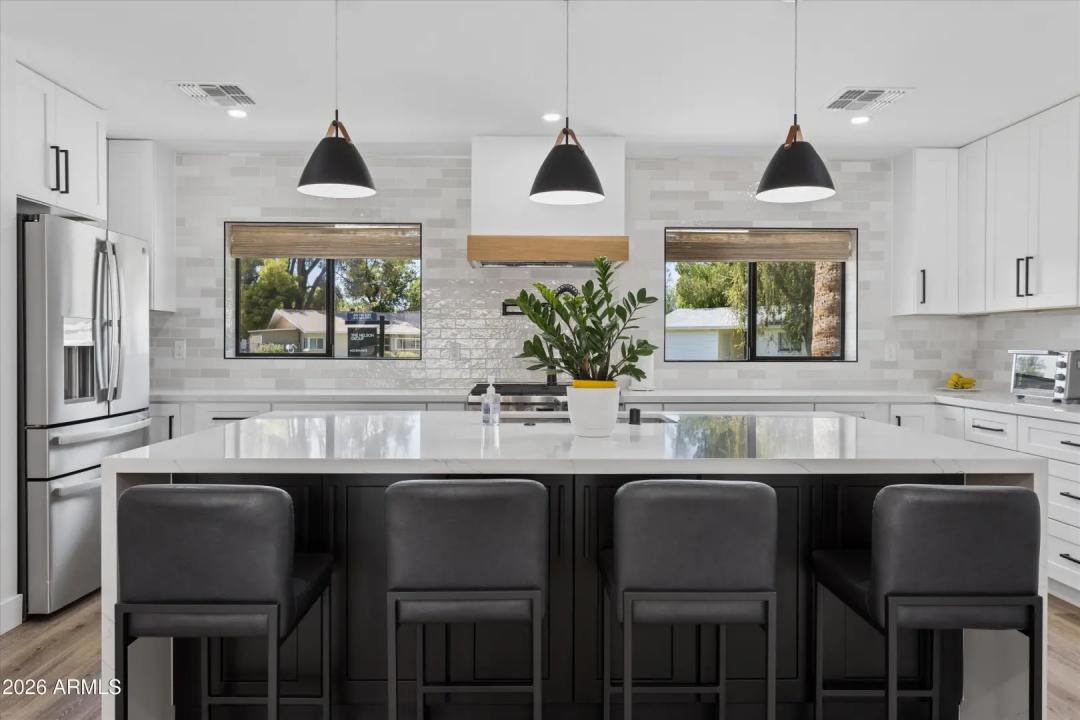 Real Estate Picture 17