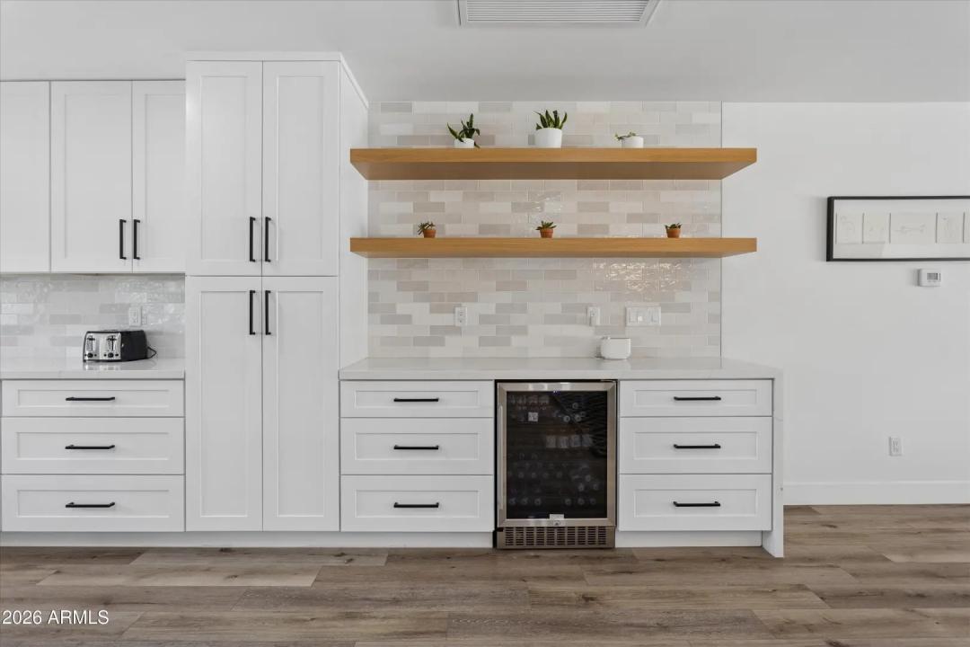 Real Estate Picture 18