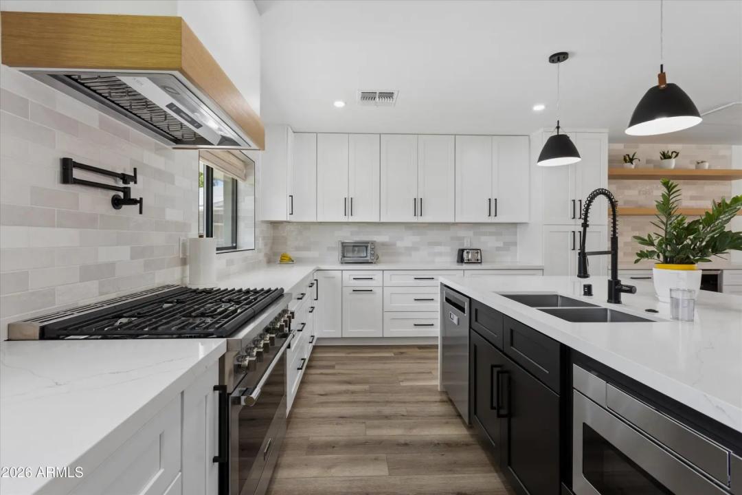 Real Estate Picture 23