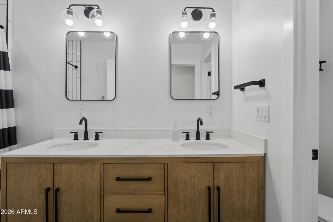 Real Estate Picture 24