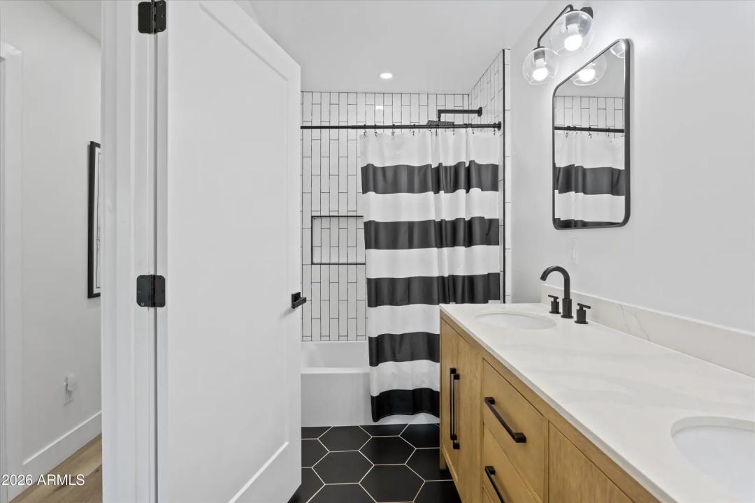 Real Estate Picture 25