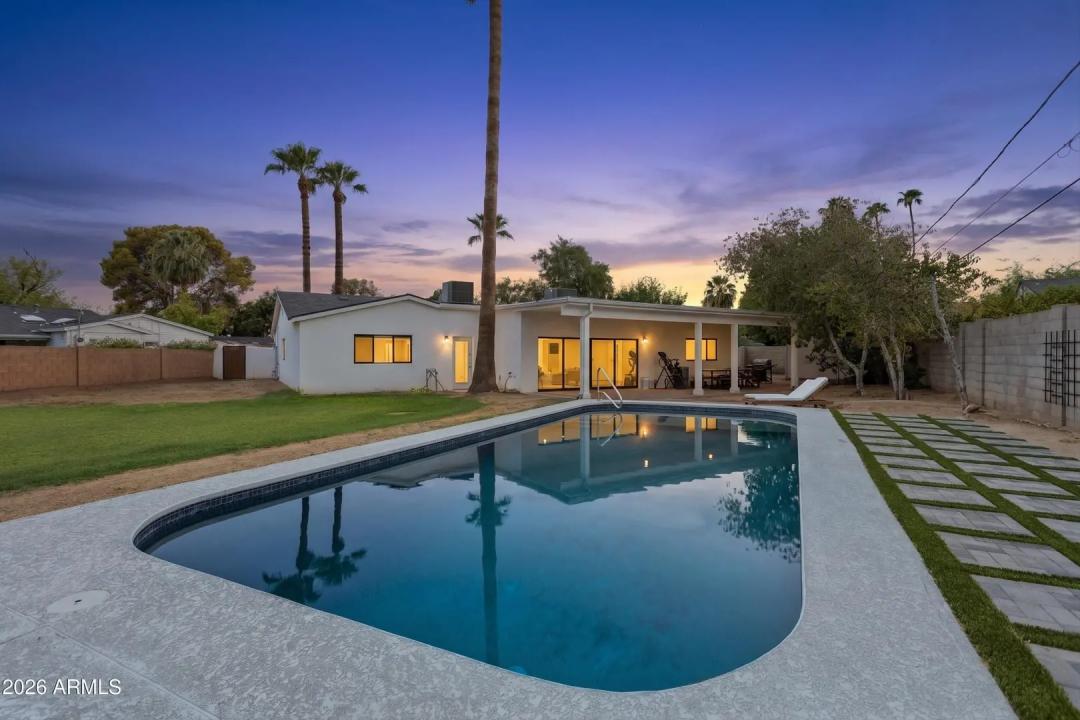 Real Estate Picture 4